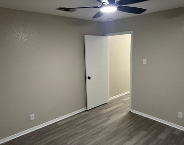 1118 Pawnee Street - Photo Thumbnail 7