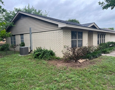 1118 Pawnee Street - Photo Thumbnail 12