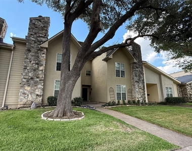 9432 Timberleaf Drive - Photo Thumbnail 4