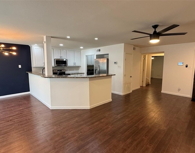 9432 Timberleaf Drive - Photo Thumbnail 12