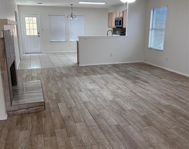 1438 Eastview Drive - Photo Thumbnail 3