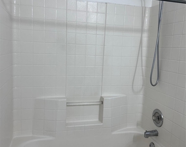1438 Eastview Drive - Photo Thumbnail 11