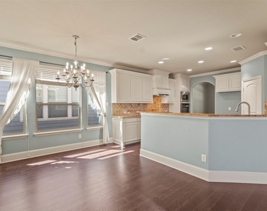 2606 Kennedy Drive - Photo Thumbnail 5