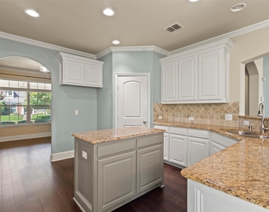 2606 Kennedy Drive - Photo Thumbnail 8