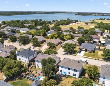 625 Spillway Drive - Photo Thumbnail 4
