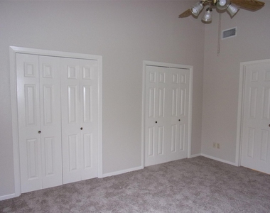 22 Crossroads Drive - Photo Thumbnail 13