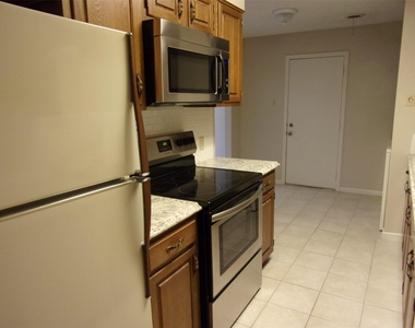 22 Crossroads Drive - Photo Thumbnail 9