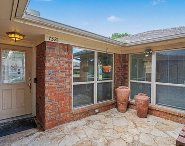 7321 Augusta Circle - Photo Thumbnail 2