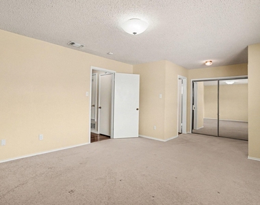 7321 Augusta Circle - Photo Thumbnail 15