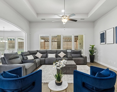 629 Singing Water Drive - Photo Thumbnail 8