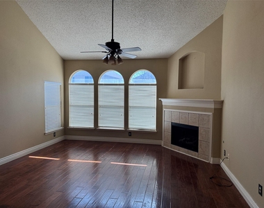 442 Trinity Drive - Photo Thumbnail 4