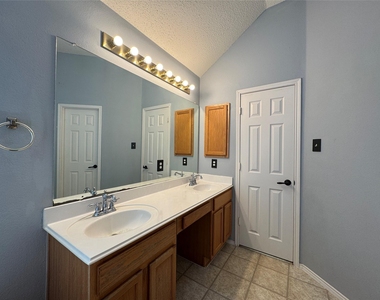 442 Trinity Drive - Photo Thumbnail 23