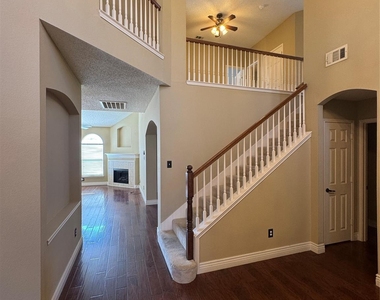 442 Trinity Drive - Photo Thumbnail 5