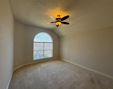 442 Trinity Drive - Photo Thumbnail 18