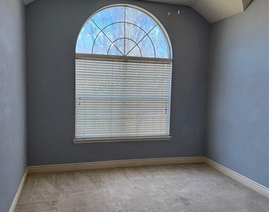 442 Trinity Drive - Photo Thumbnail 14