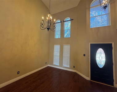 442 Trinity Drive - Photo Thumbnail 1