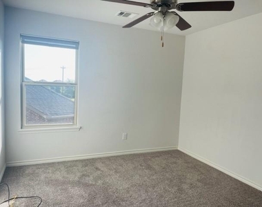 10001 Eagle Pass Place - Photo Thumbnail 14