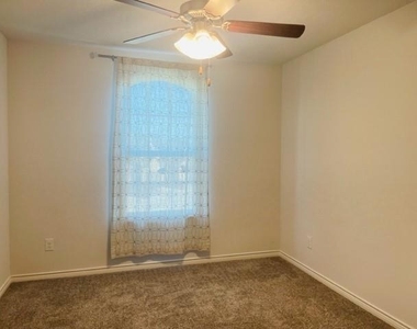 10001 Eagle Pass Place - Photo Thumbnail 10