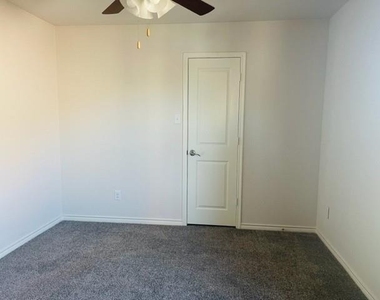 10001 Eagle Pass Place - Photo Thumbnail 12