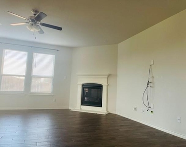 10001 Eagle Pass Place - Photo Thumbnail 3