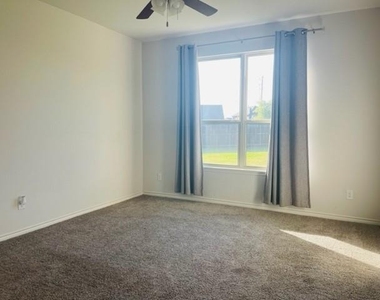 10001 Eagle Pass Place - Photo Thumbnail 6