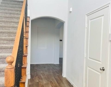10001 Eagle Pass Place - Photo Thumbnail 2