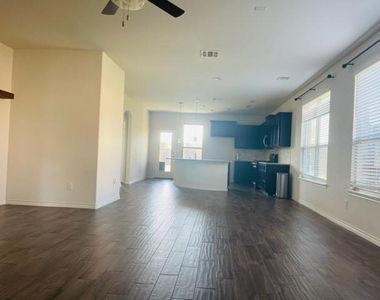 10001 Eagle Pass Place - Photo Thumbnail 4