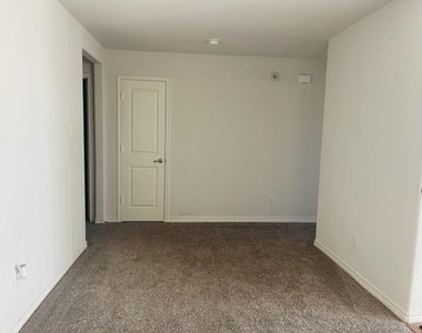 10001 Eagle Pass Place - Photo Thumbnail 9