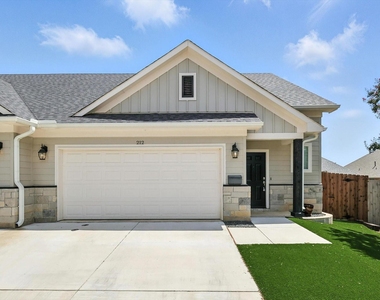 212 Wayside Court - Photo Thumbnail 2