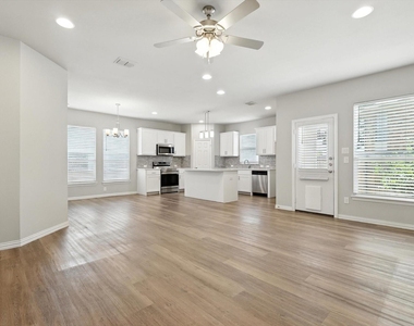 212 Wayside Court - Photo Thumbnail 4