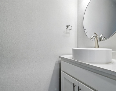 212 Wayside Court - Photo Thumbnail 8