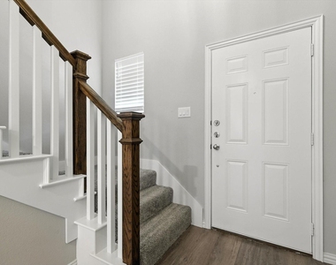 212 Wayside Court - Photo Thumbnail 3
