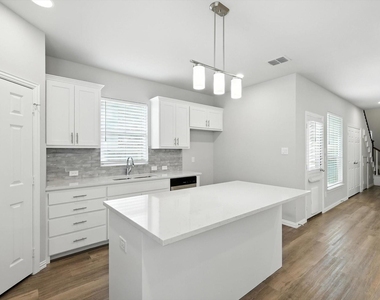 212 Wayside Court - Photo Thumbnail 7