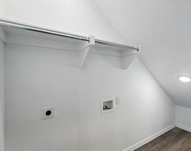 212 Wayside Court - Photo Thumbnail 9