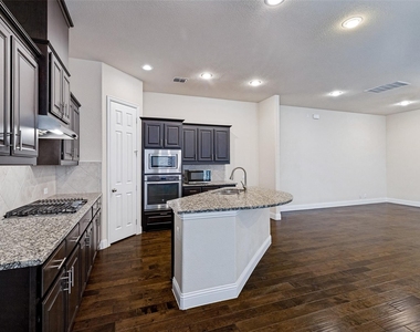 3712 Cobblecreek Drive - Photo Thumbnail 9