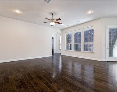 3712 Cobblecreek Drive - Photo Thumbnail 2