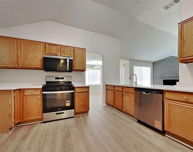 2822 White Oak Drive - Photo Thumbnail 5