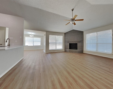 2822 White Oak Drive - Photo Thumbnail 3
