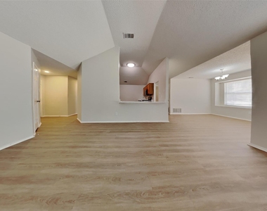 2822 White Oak Drive - Photo Thumbnail 2