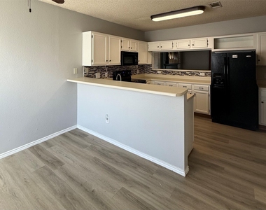 1520 Beach Lane - Photo Thumbnail 13
