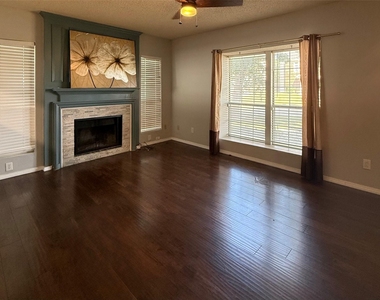 1520 Beach Lane - Photo Thumbnail 12