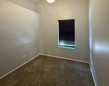 1520 Beach Lane - Photo Thumbnail 18