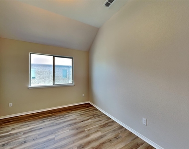 113 Bowie Street - Photo Thumbnail 13