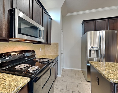 113 Bowie Street - Photo Thumbnail 3