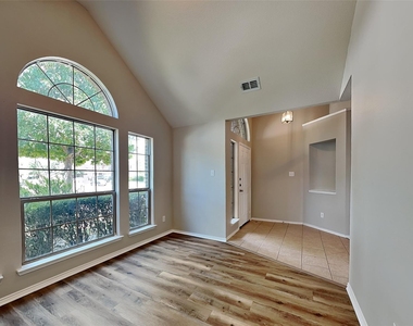 113 Bowie Street - Photo Thumbnail 6