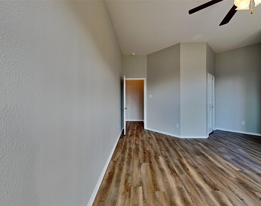 113 Bowie Street - Photo Thumbnail 7