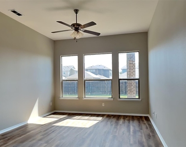 113 Bowie Street - Photo Thumbnail 8