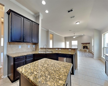 113 Bowie Street - Photo Thumbnail 2