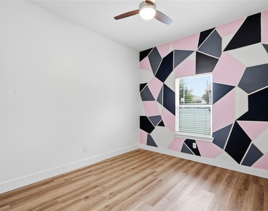 3425 Logan Street - Photo Thumbnail 11