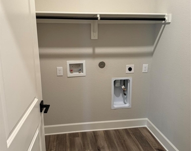 628 Harbor Oaks Drive - Photo Thumbnail 10